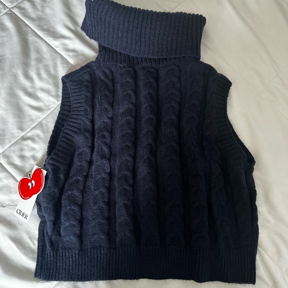 Turtle Neck - Picture 1 of 3